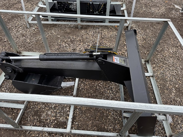 pabreak-52"-skid-steer-backhoe-image-2