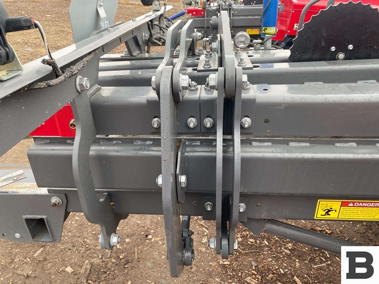 massey-ferguson-1844s-image-39