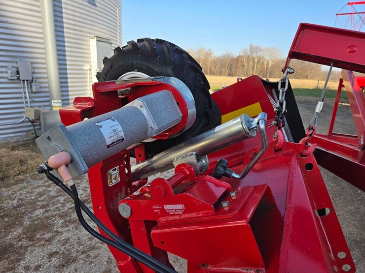 agi-mayrath-hx2-10"x63'-swing-away-auger-image-30