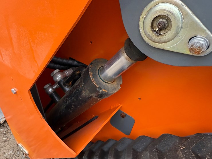 #101-•-2024-erie-industry-scl850-stand-on-skid-steer-loader-scl850562a1408-inv#33621-image-15