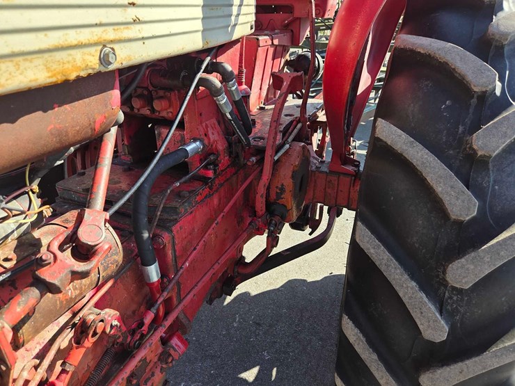 case-ih-560-image-17