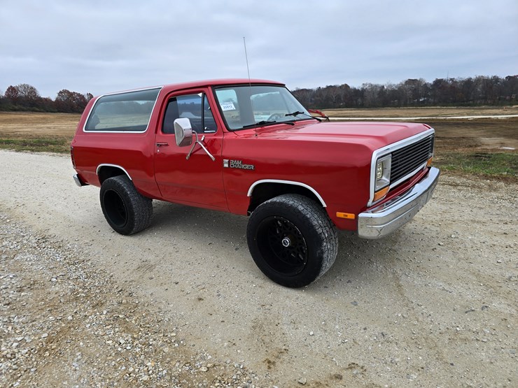 1986-dodge-ram-charger-image-32
