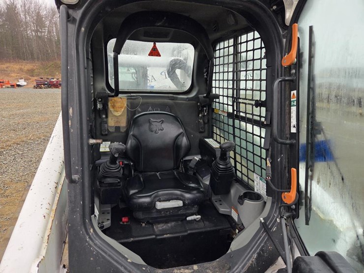 2020-bobcat-t740-image-38