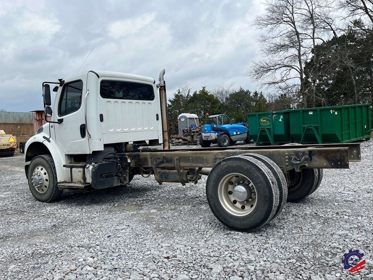 2013-freightliner-m2-s/a-cab-&-chassis-image-3