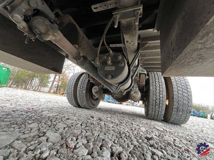 2017-freightliner-m2-s/a-tank-truck-image-24