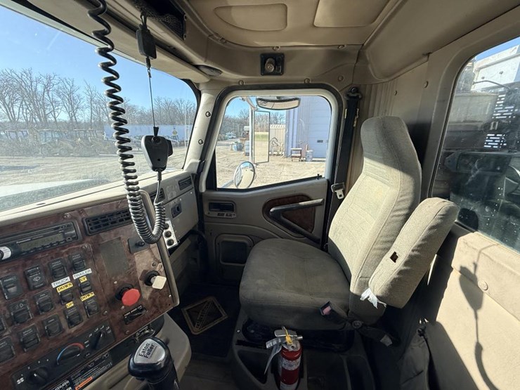 #1974-•-2008-international-eagle-day-cab-truck-tractor-image-36