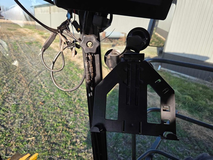 2010-new-holland-cr9065-image-57