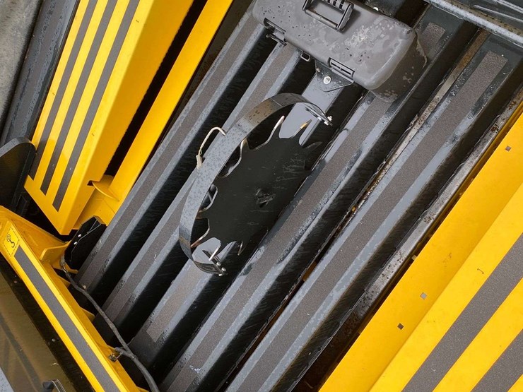 new-holland-340-image-51