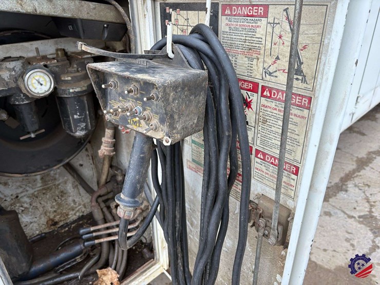 1998-freightliner-fl70-image-95