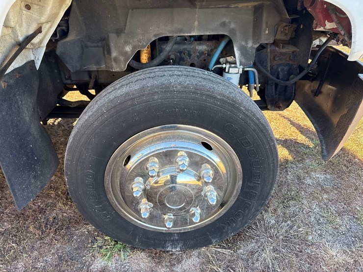 2001-chevy-c6500-truck-image-7