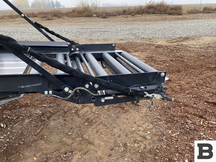 new-holland-340-image-43