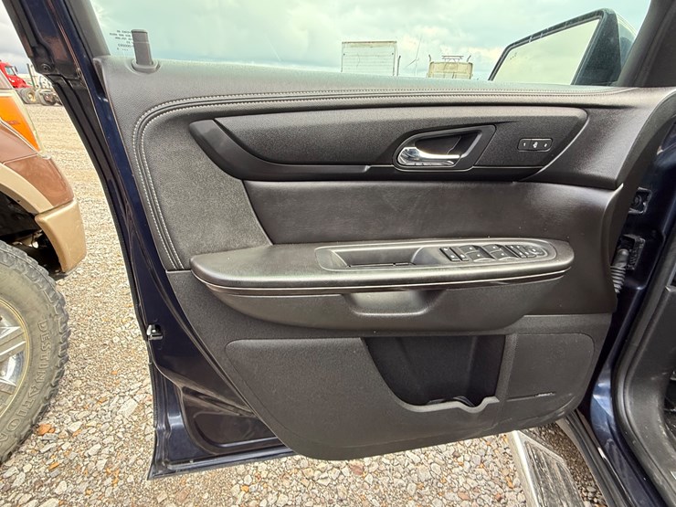 2015-chevrolet-traverse-image-24