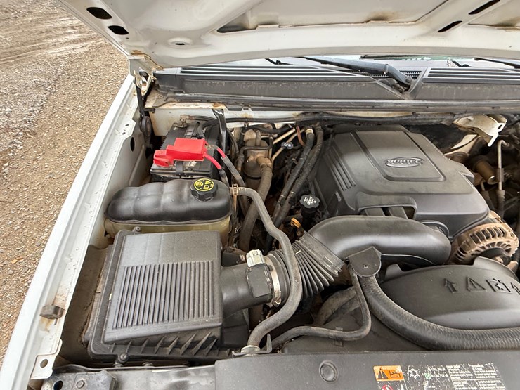 2012-chevrolet-suburban-image-42