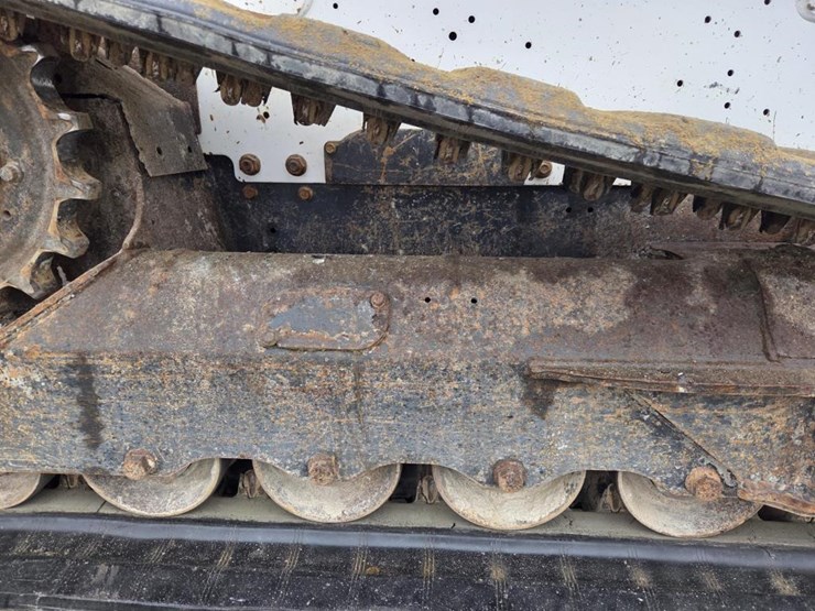 2020-bobcat-t740-image-52