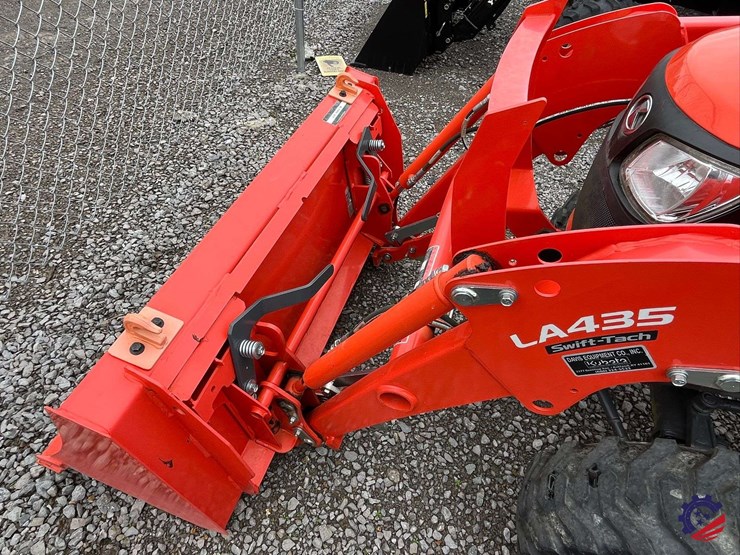 kubota-b2401d-farm-tractor-image-14