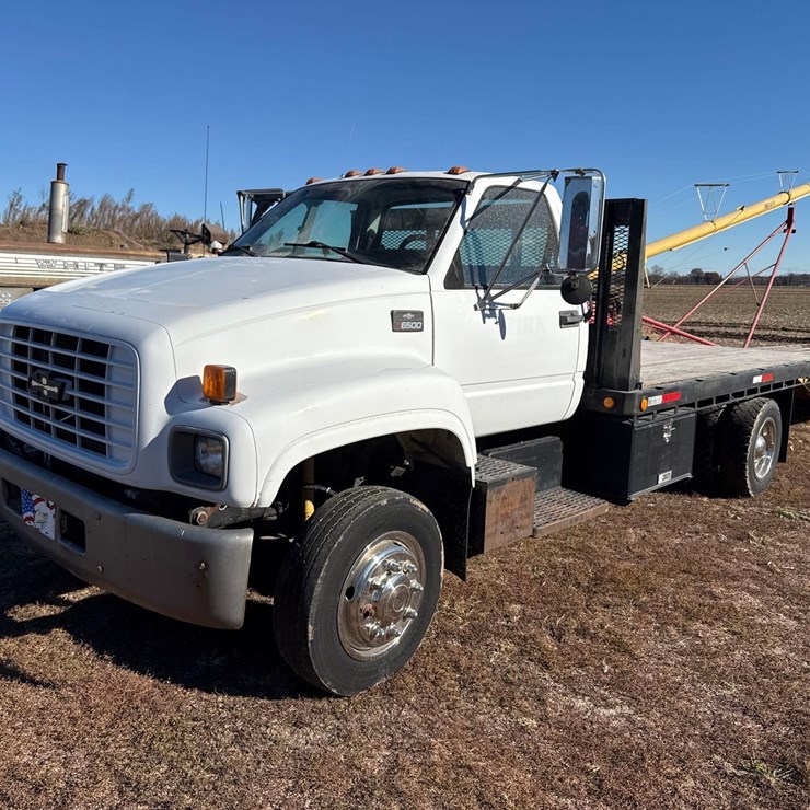 2001 Chevy C6500 Truck