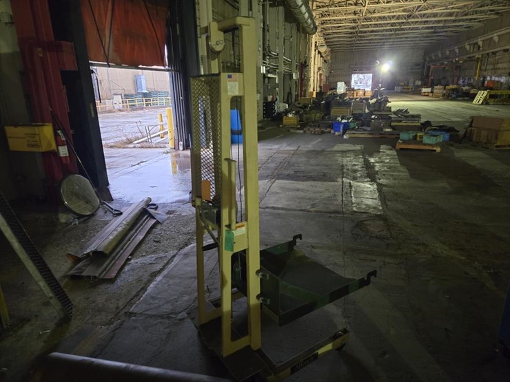 #3472-•-beech-sqd3266l-manual-breaker-lift-truck-image-3