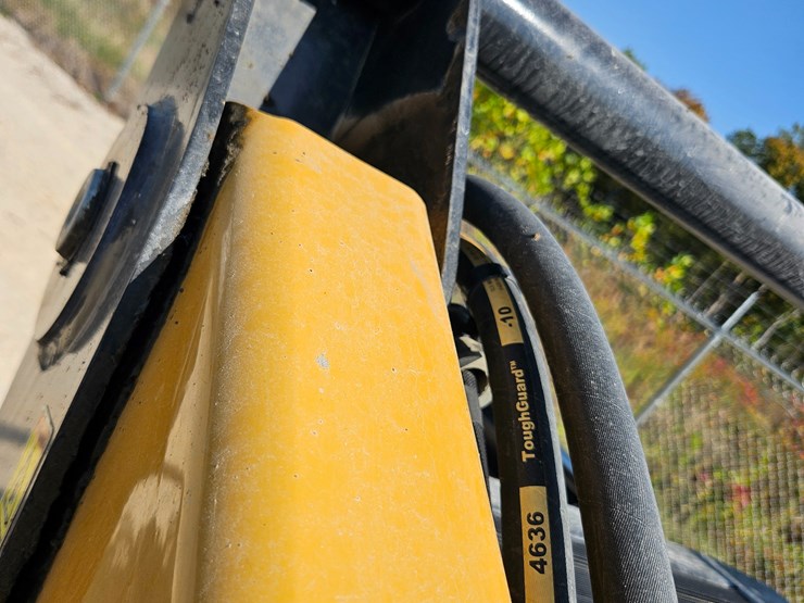 2023-caterpillar-299d3-image-88