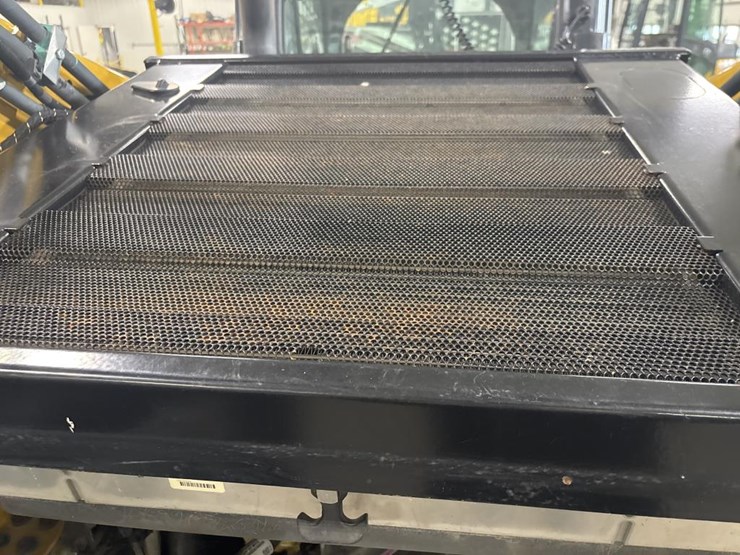 2018-caterpillar-228-image-21