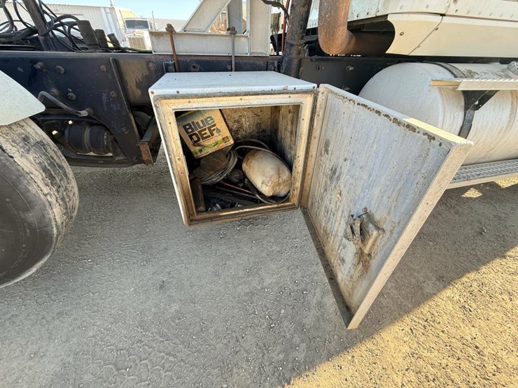 #1965-•-2008-international-eagle-day-cab-truck-tractor-image-23