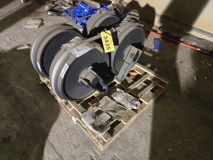 #3435-•-(4)-berco-f10090a-000-00-n-idlers-image-1