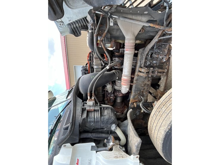 2016-freightliner-ca125-day-cab-image-21