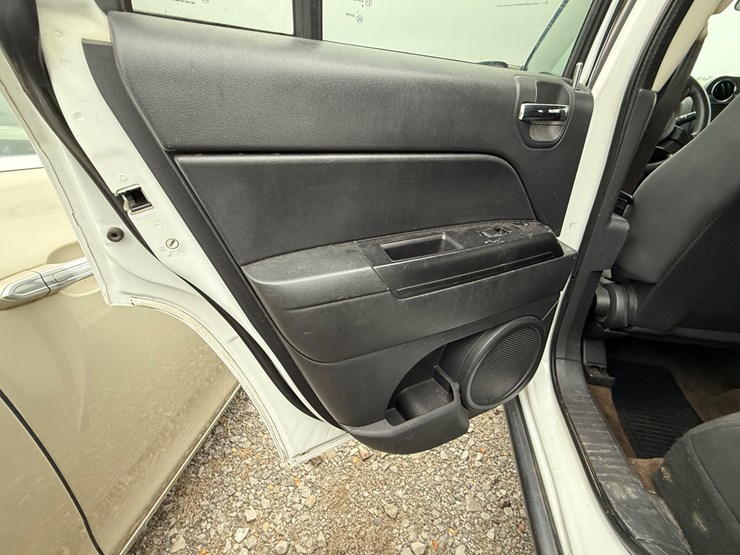 2014-jeep-compass-image-27