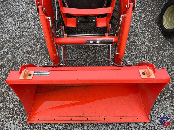 kubota-b2401d-farm-tractor-image-13