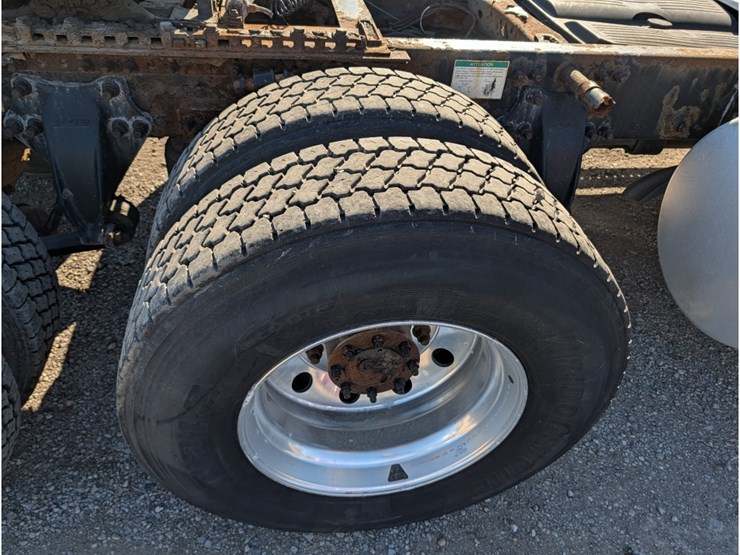 2013-freightliner-columbia-day-cab-image-6