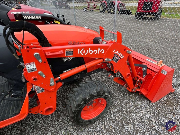 kubota-b2401d-farm-tractor-image-30
