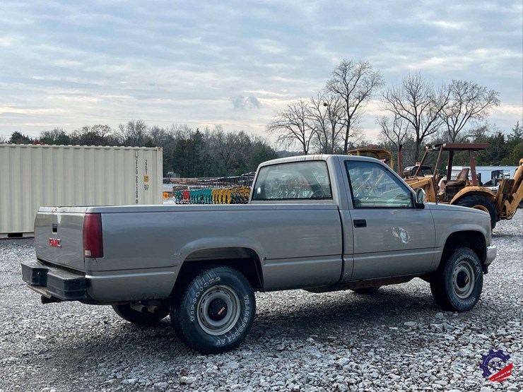 1990-gmc-sierra-pickup-truck-image-4