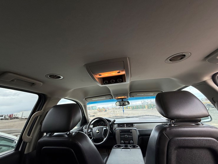 2012-chevrolet-suburban-image-56