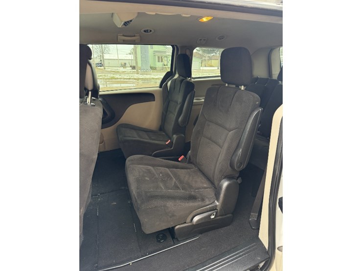 2016-dodge-grand-caravan-image-17