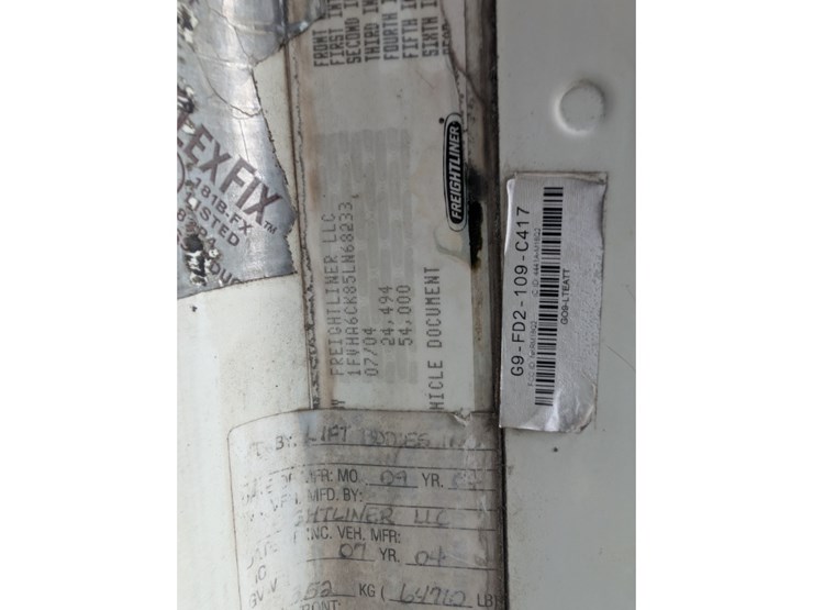 2005-freightliner-columbia-flatbed-w/-moffett-hookup-image-29