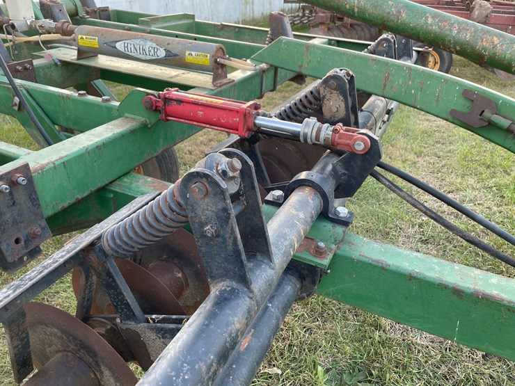 farmhand-soil-saver-13-shank-disc-chisel-image-7