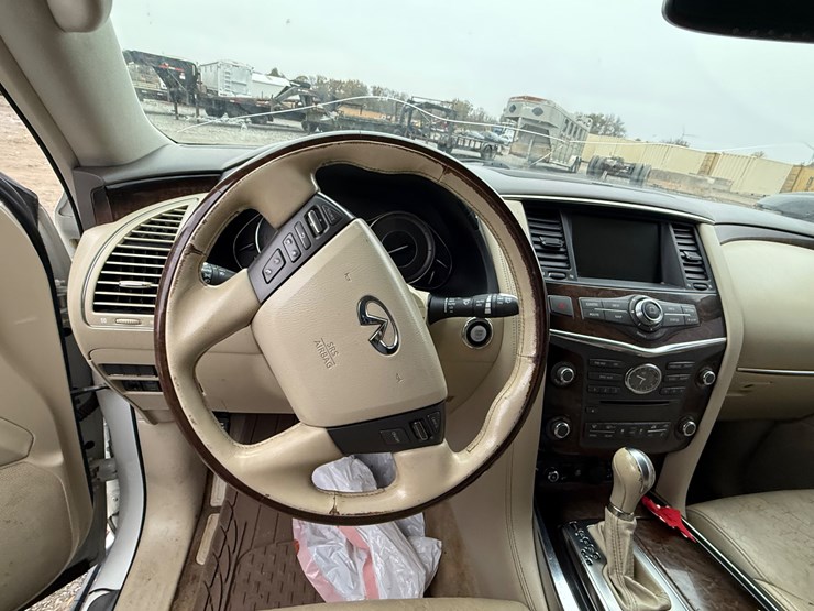 2012-infiniti-qx56-image-43