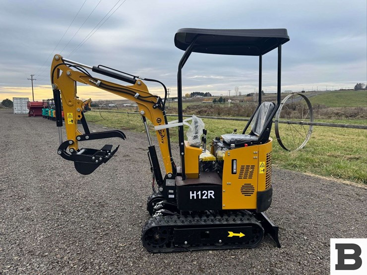 2025-cfg-industrial-h12r-mini-excavator-image-3