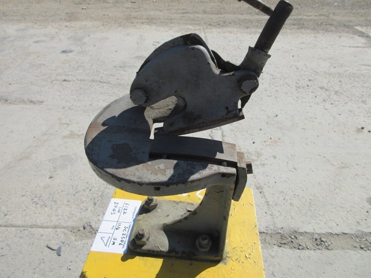 lot-of-metal-shears-on-stand-image-3