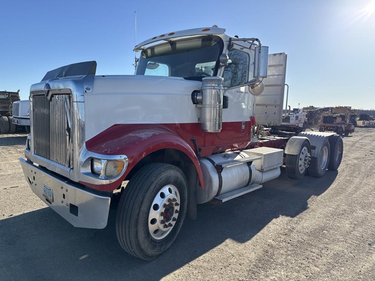 #1952-•-2008-international-eagle-day-cab-truck-tractor-image-1
