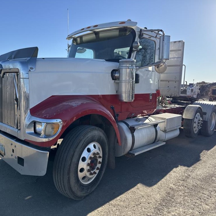 #1952 • 2008 International Eagle Day Cab Truck Tractor