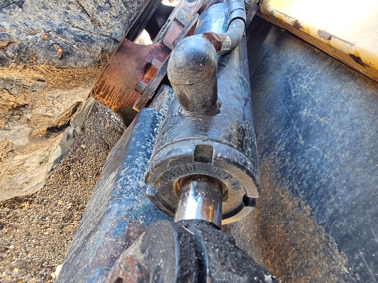 caterpillar-574-image-101