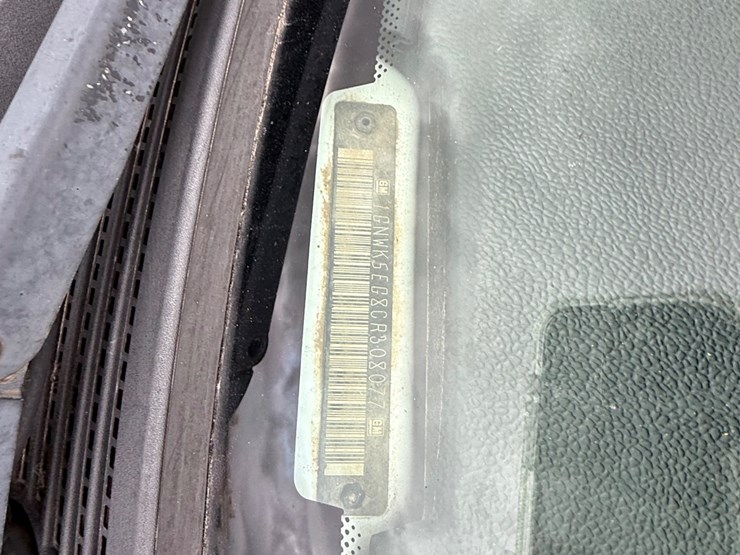 2012-chevrolet-suburban-image-34