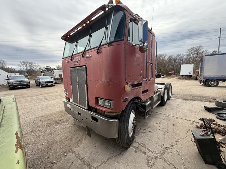 #1193-•-1984-peterbilt-cab-over-truck-tractor-image-4