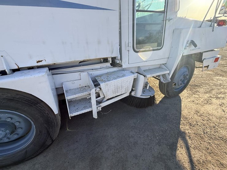 #1981-•-1990-mobil-sweeper-ahl-sweeper-truck-image-26