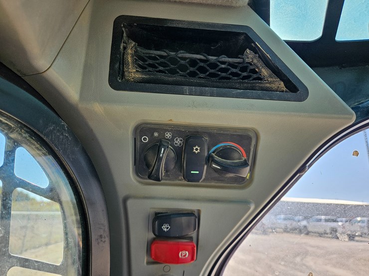 2023-caterpillar-299d3-image-46