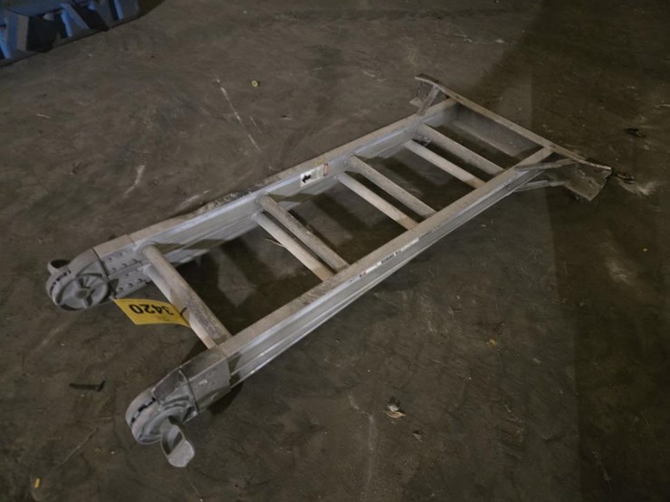 #3420-•-approx.-96"-folding-ladder-image-4