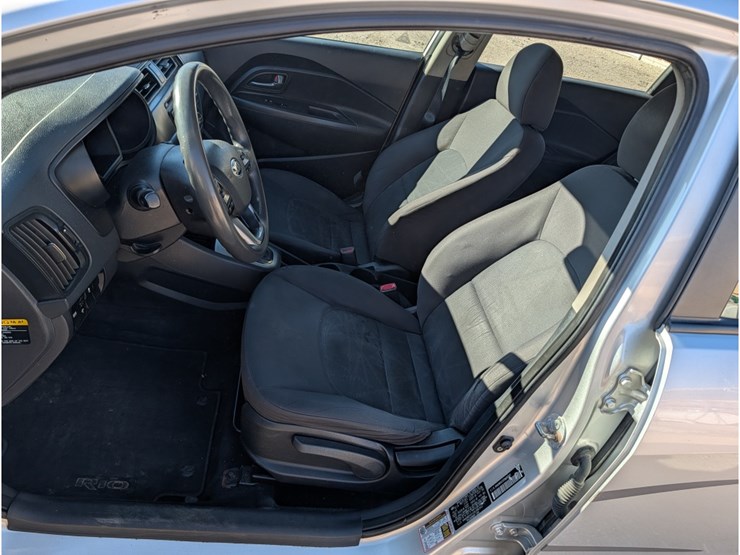 2013-kia-rio-image-12