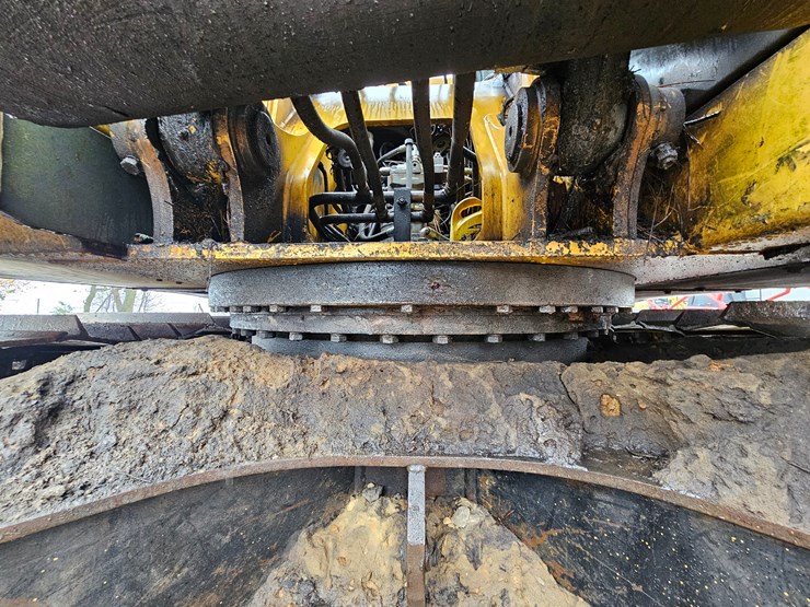 deere-200d-lc-image-55