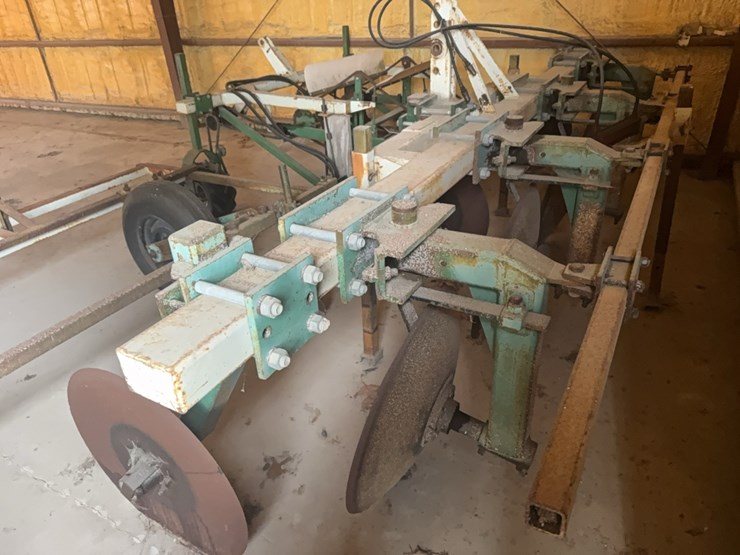 strickland-4-row-sweet-potato-inverting-plow-image-2