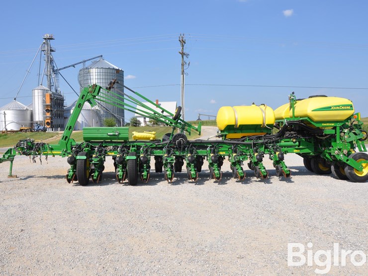 2015-john-deere-1775nt-image-8